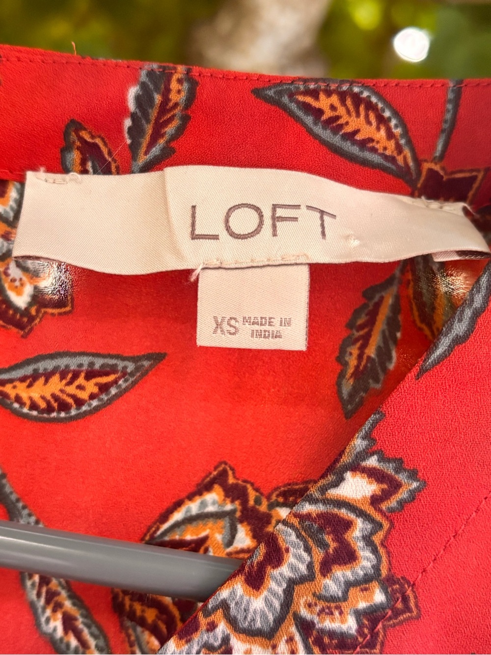 LOFT Dark Salmon Orange Floral Button-Back Blouse. - Picture 4 of 5